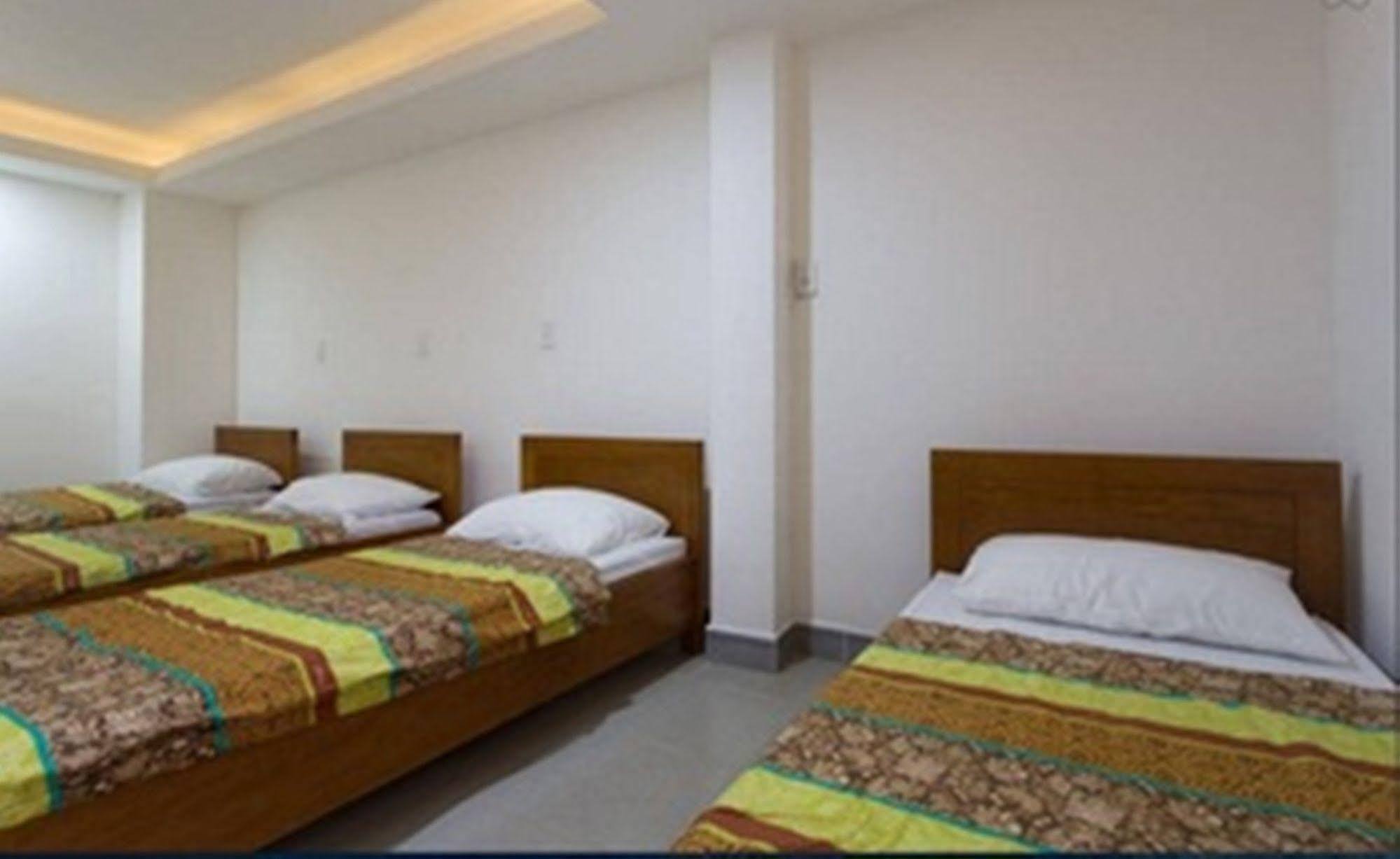 Spot On 883 Hachi Hostel ダナン市 エクステリア 写真